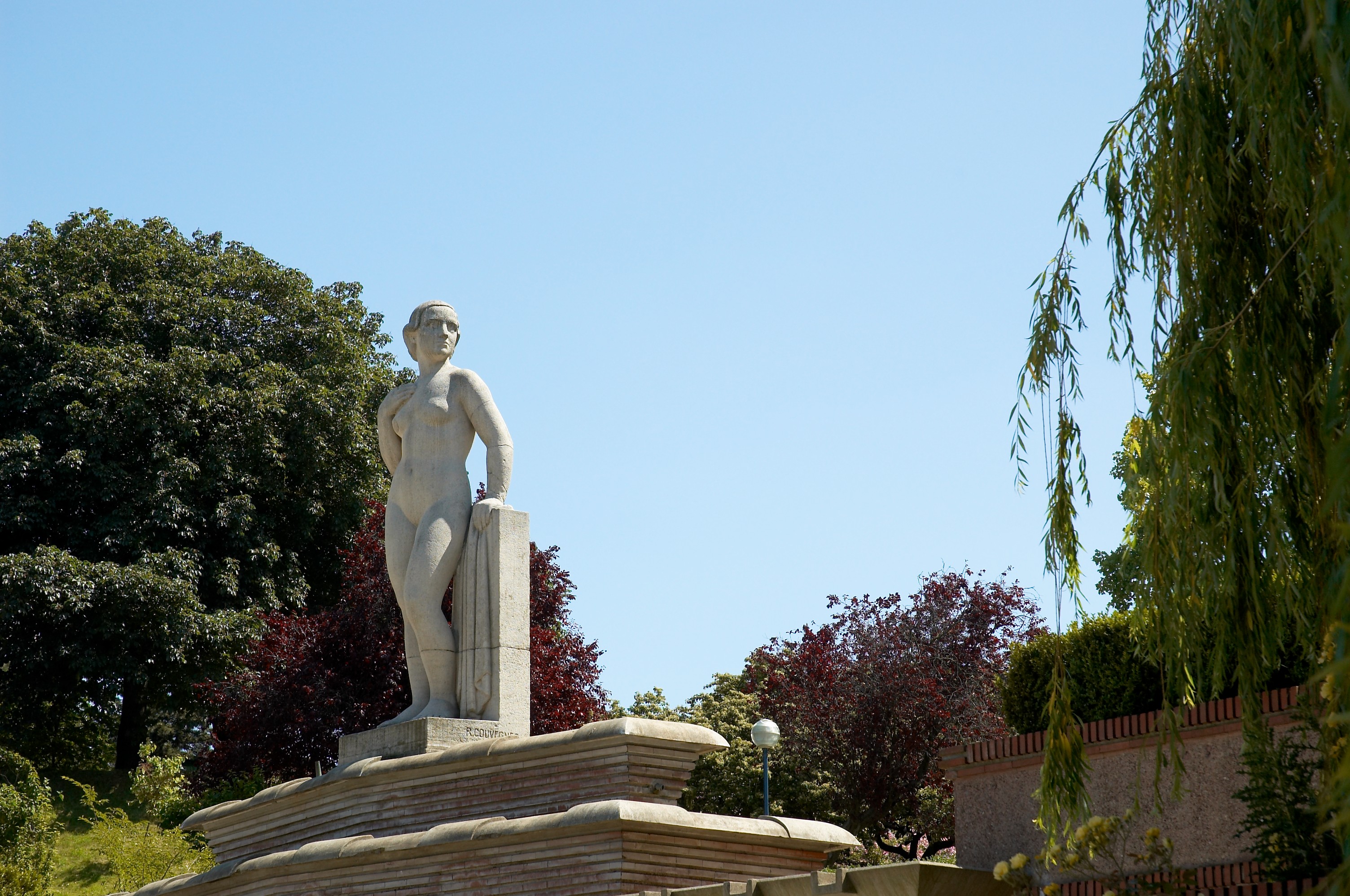Ève, Parc de la Butte-du-Chapeau-Rouge (19ème)