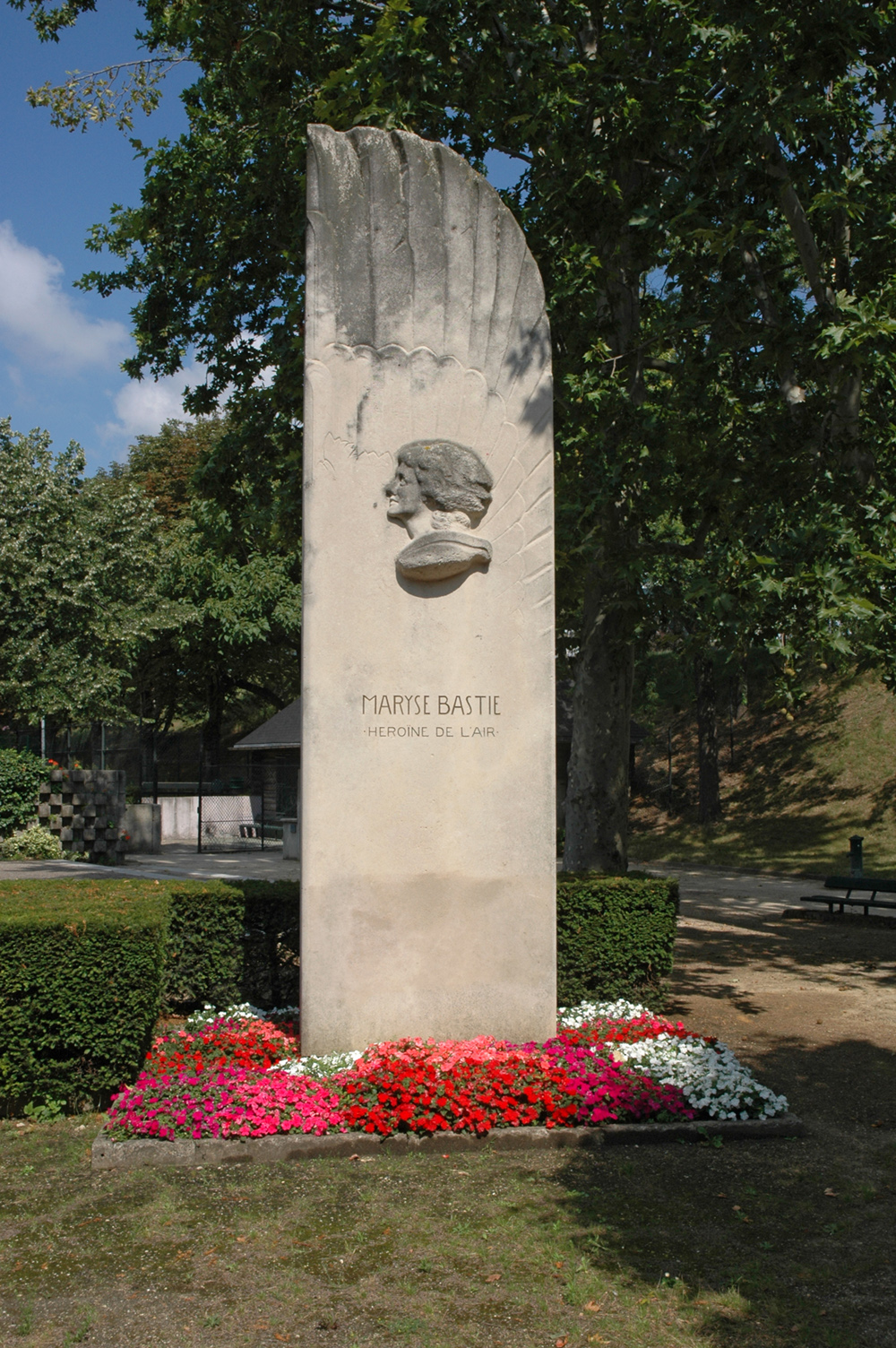 Monument à Maryse Bastié (15ème arrondissement)