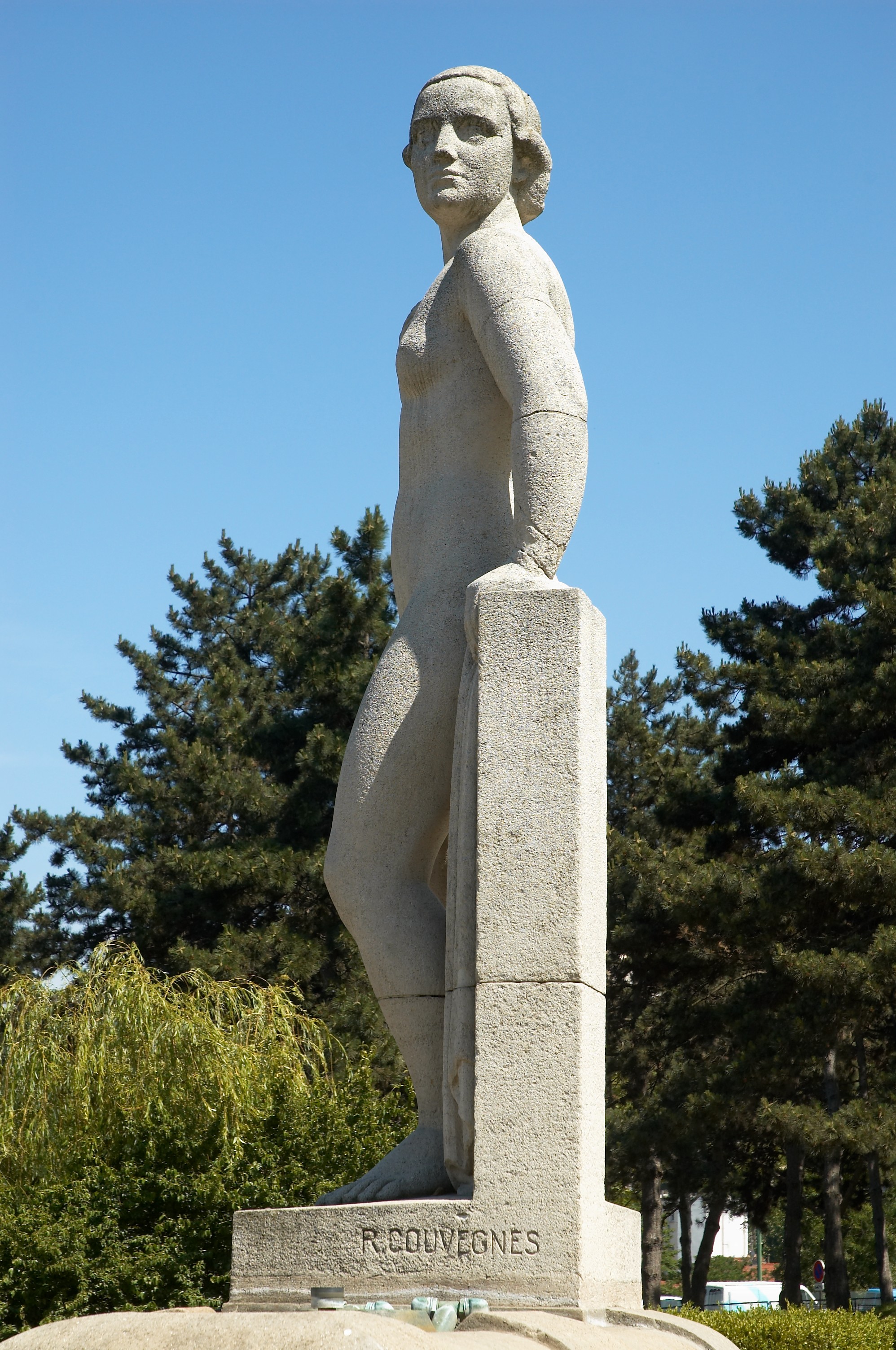 Ève, Parc de la Butte-du-Chapeau-Rouge (19ème)