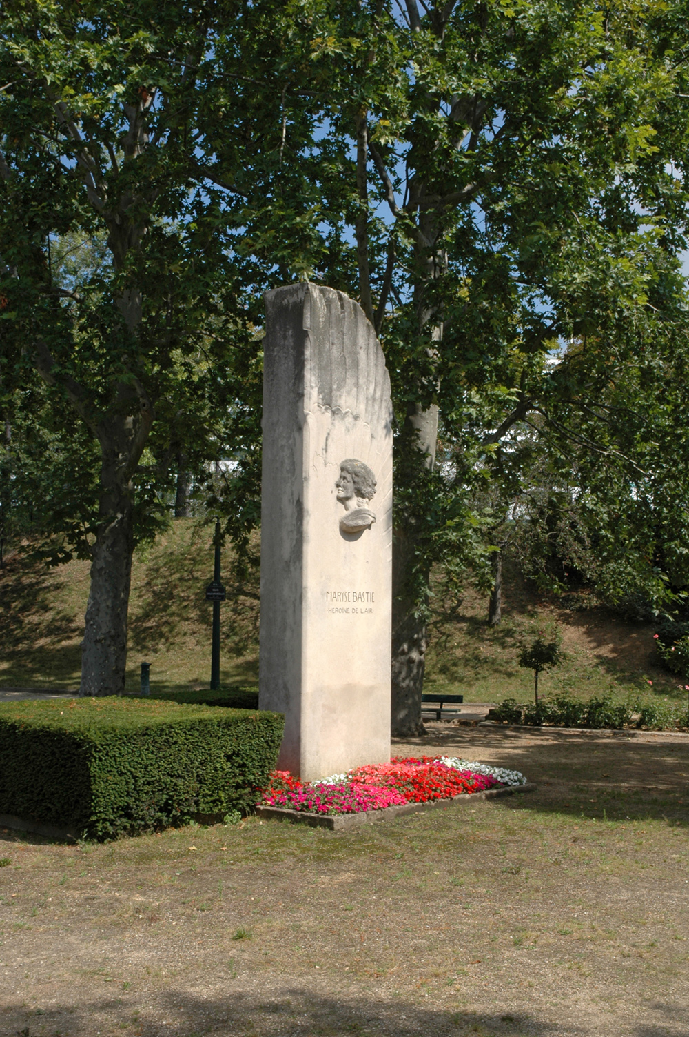 Monument à Maryse Bastié (15ème arrondissement)