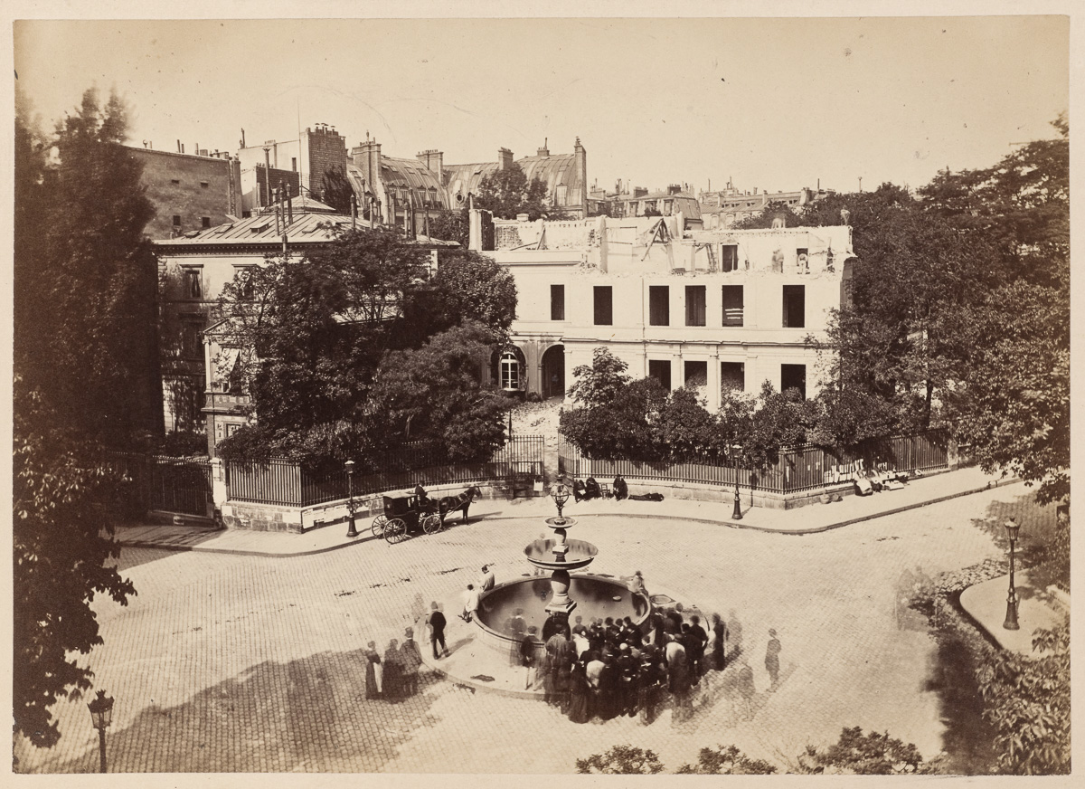 Maison de M.Thiers, place Saint-Georges pendant la démolition par les Communards.