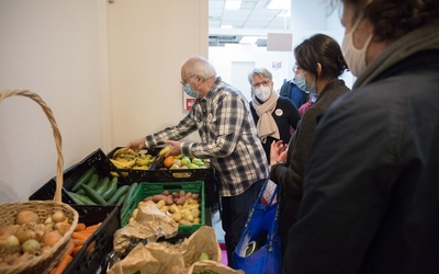 Nouvelle distribution alimentaire pour les étudiant.e.s et les séniors de plus de 64 ans, par la MIE et les restos du coeur, 9e