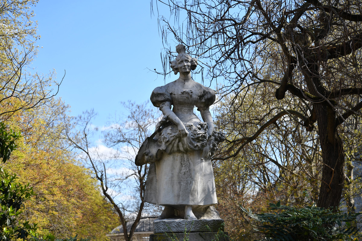 La Grisette de 1830, marbre de Jean-Bernard Descomps (1872-1948)