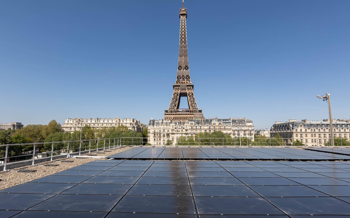 Panneaux Photovoltaïques Sur Le Toit Bâtiment Résidentiel Avec