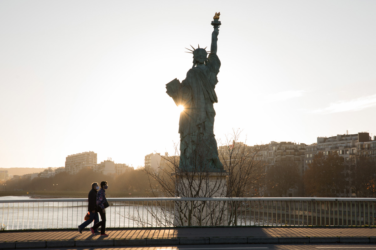 La Statue de la liberté sur l'île aux cygnes.