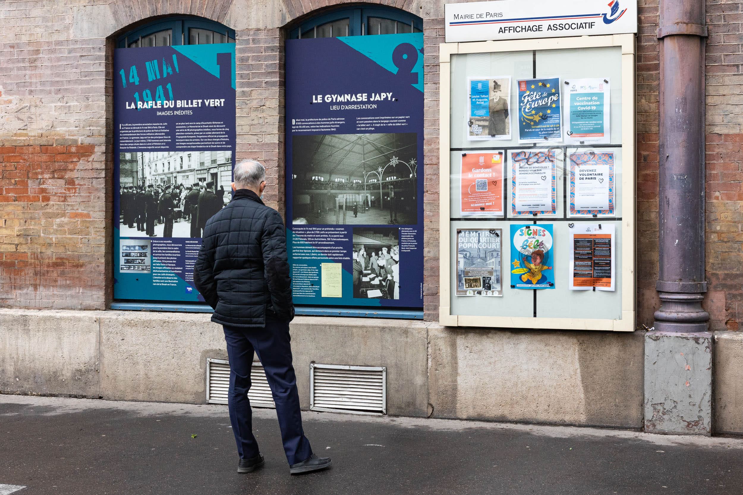 L'exposition "14 mai 1941 : la rafle du Billet Vert" devant le gymnase Japy 11e arr.