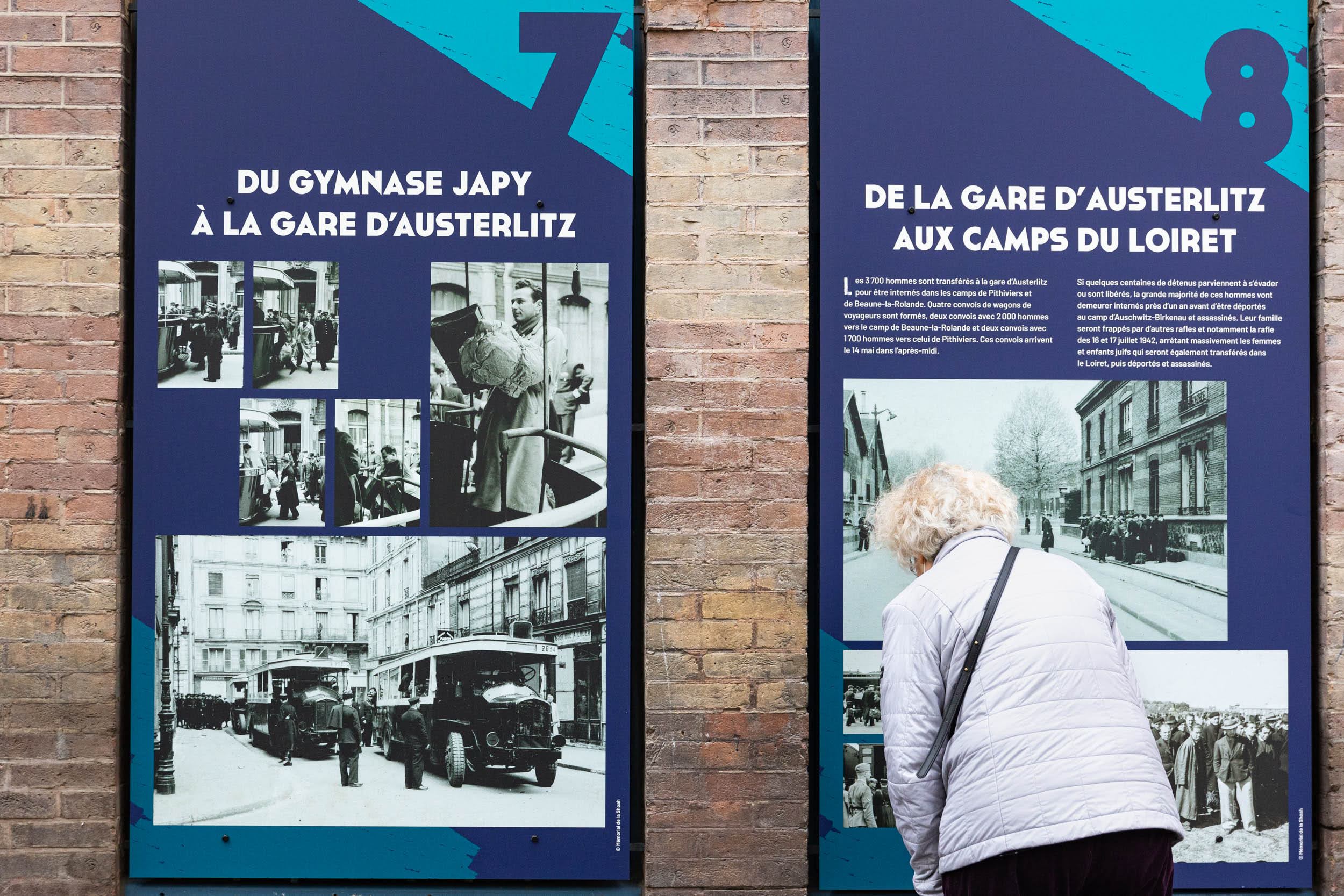 L'exposition "14 mai 1941 : la rafle du Billet Vert" devant le gymnase Japy 11e arr.