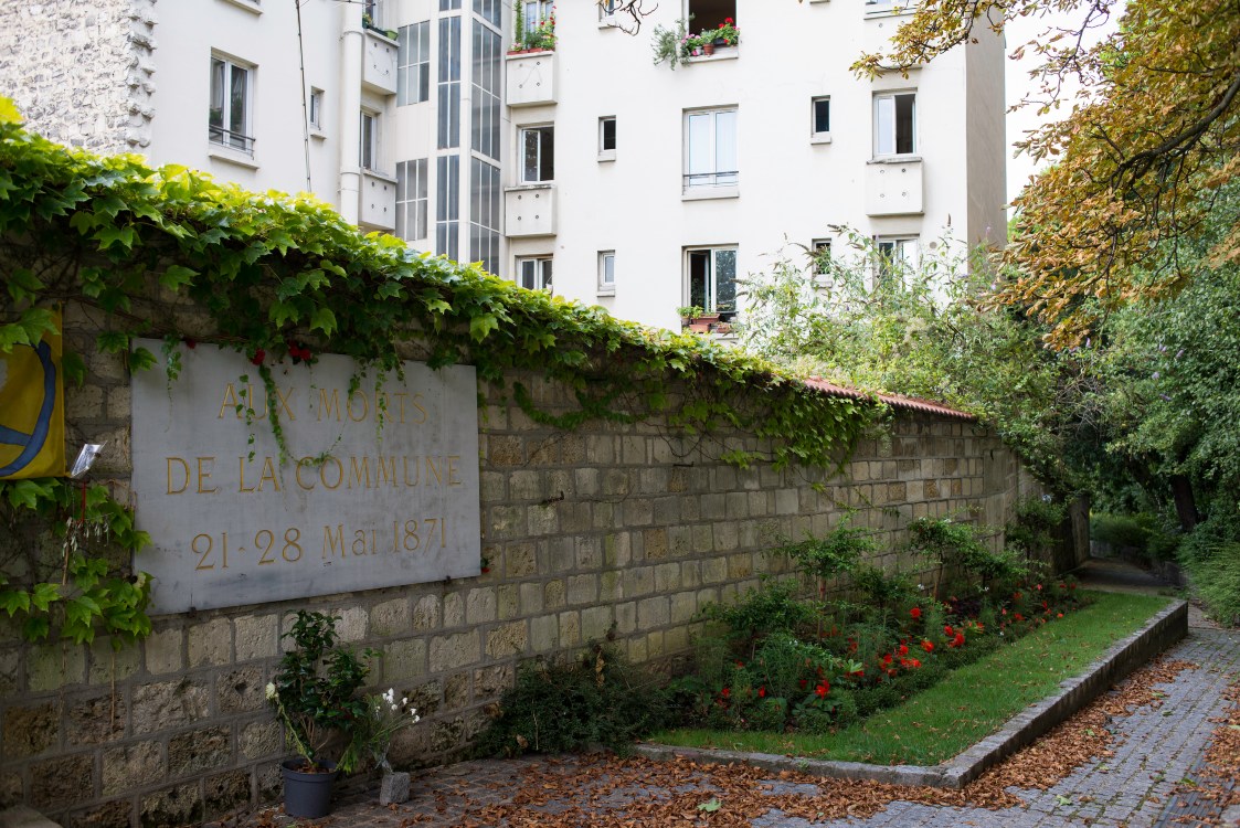 Mur des fédérés, stèle dédiée aux morts de la Commune de 1871