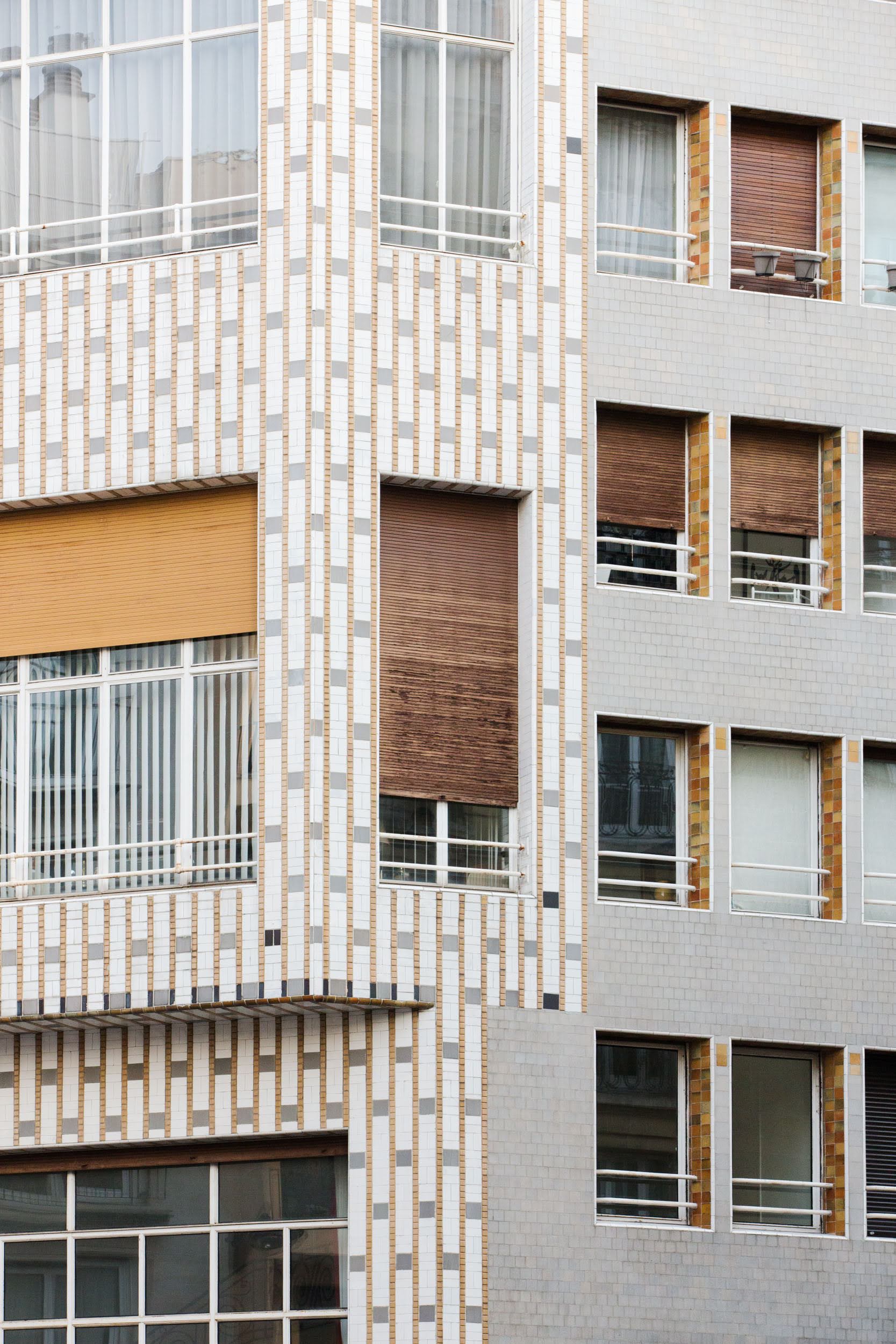 Le Studio Building est un immeuble situé dans le 16e arrondissement de Paris conçu par l'architecte Henri Sauvage. Il a été réalisé en 1929-1932