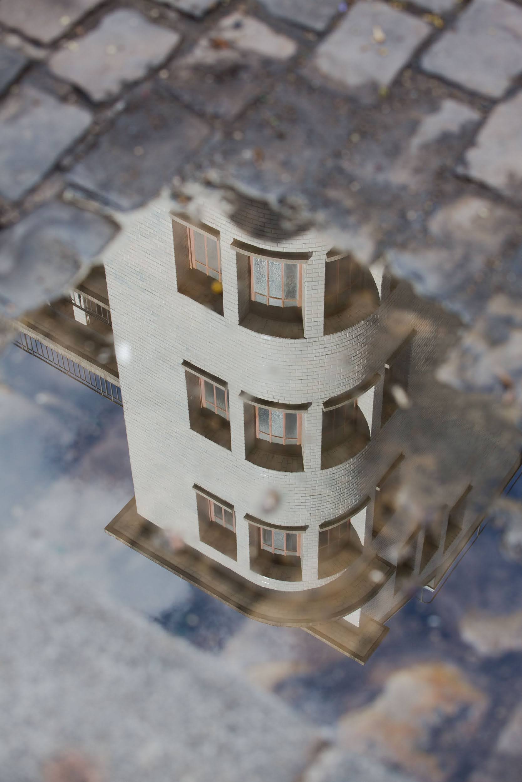 Immeuble des Amiraux  construit par Henri Sauvage entre 1922 et 1927.