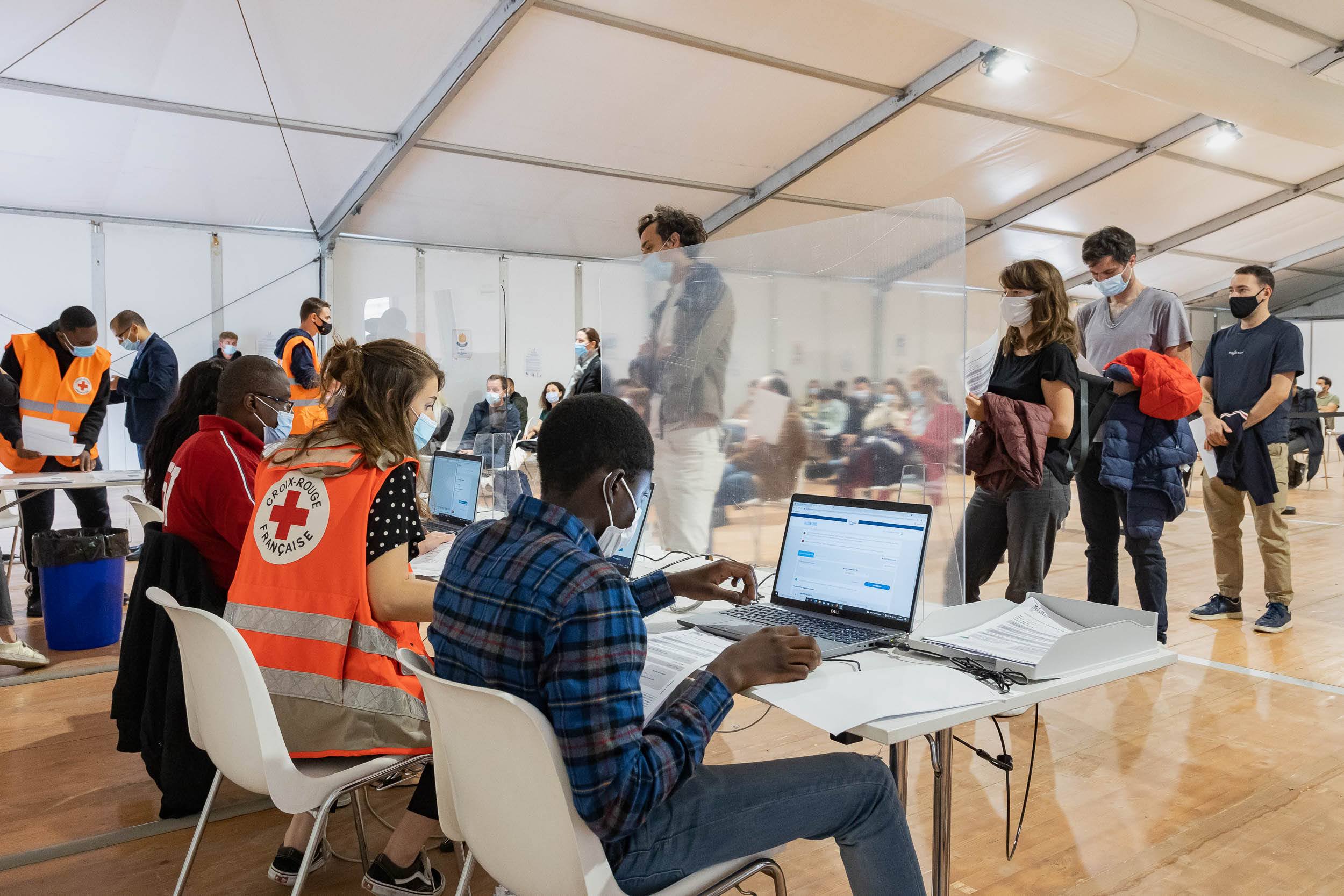 Ouverture d'un centre de vaccination sur le Parvis de l'Hôtel de Ville