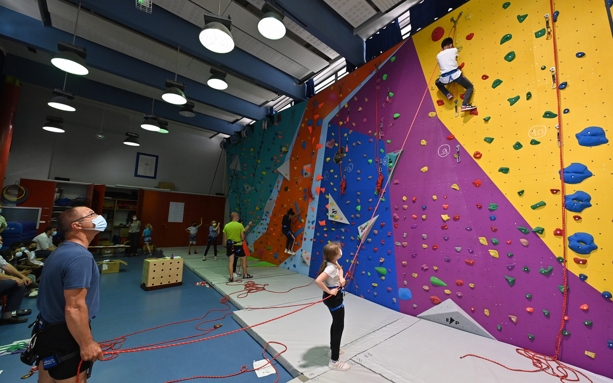 Nouveau mur d'escalade financé par le budget participatif des écoles, 13e arrondissement