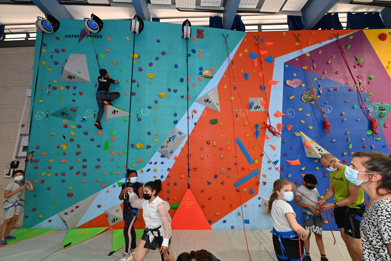 un-nouveau-mur-d-escalade-pour-l-cole-des-44-ville-de-paris