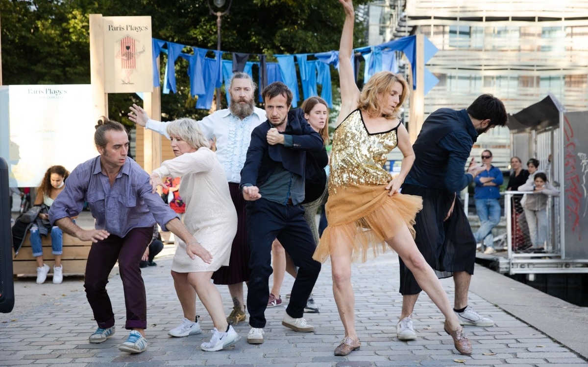 That’s All Right Paname ! est une performance de la compagnie du Corps collectif.