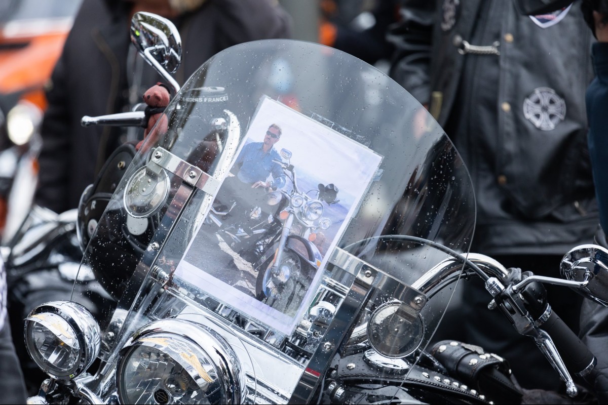 Amateurs de musique et de moto se fondent durant l'hommage à Johnny Hallyday. 