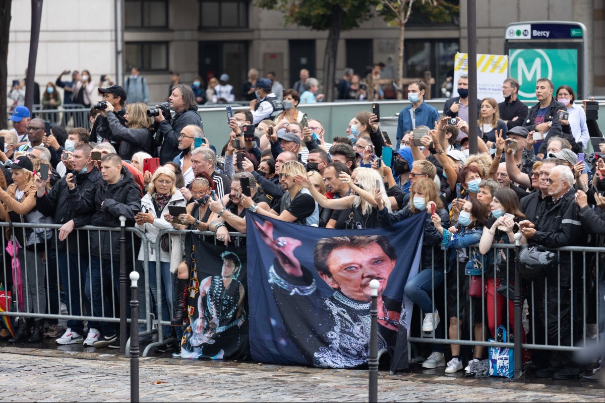 Les fans de Johnny Hallyday sont venus en nombre pour l'inauguration de l'esplanade en hommage au chanteur. 