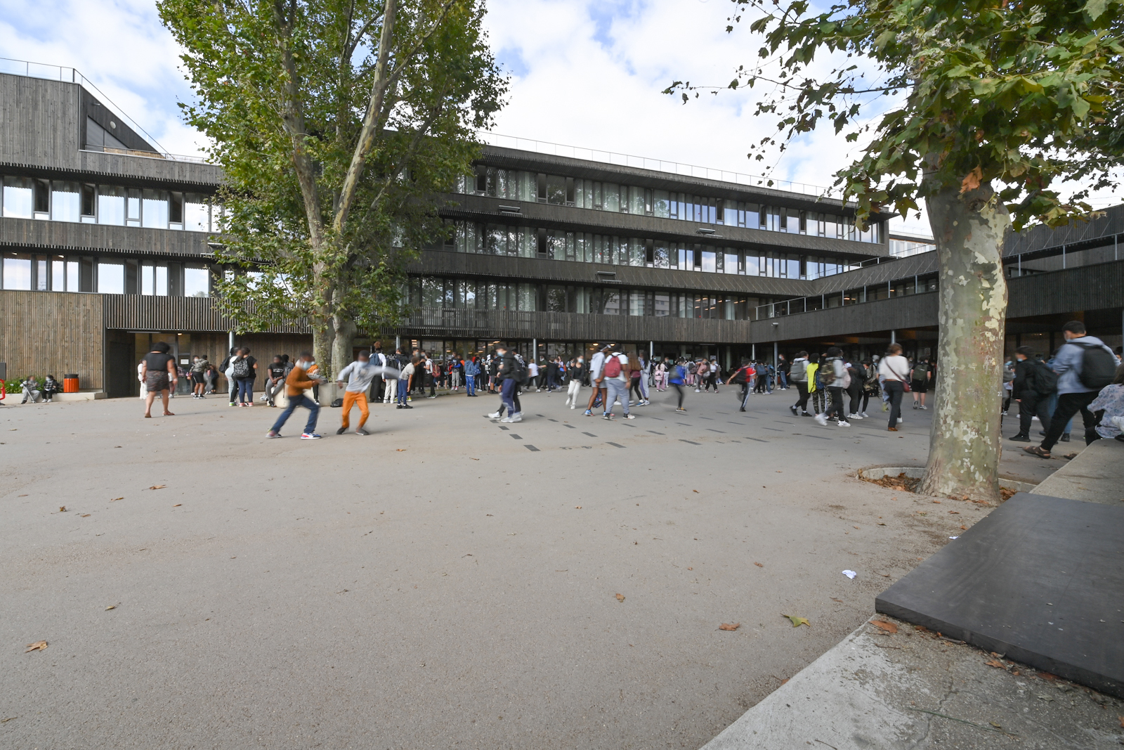 Collège Utrillo rénové Paris 18e cour