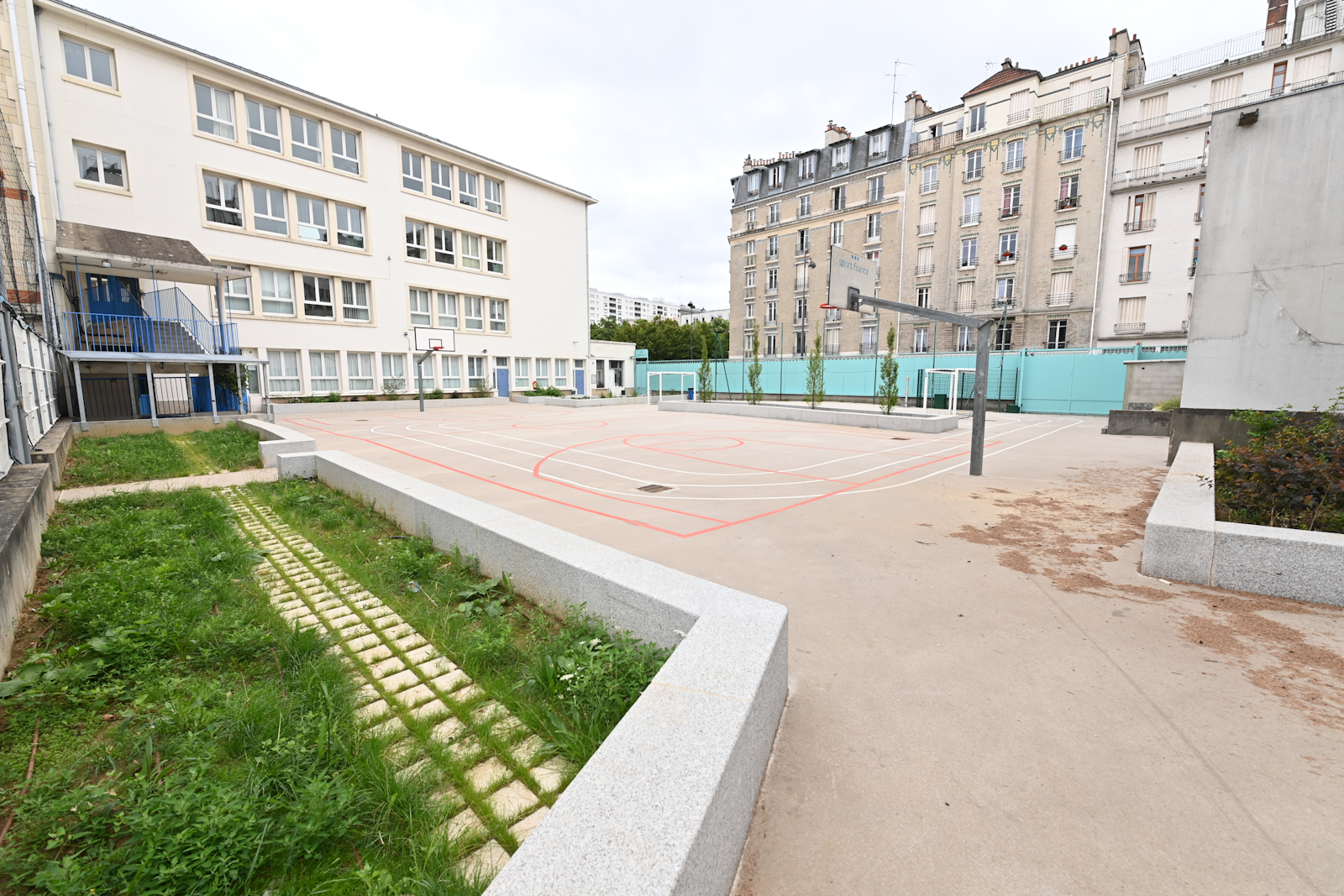 Cour Oasis collège Gérard Philippe 18e