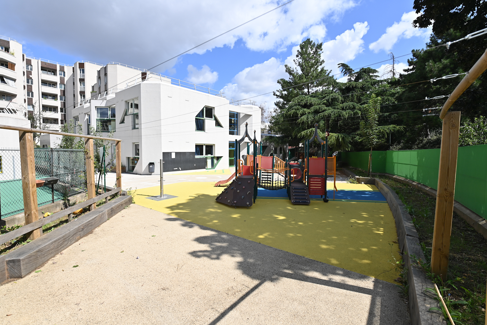 Cour Oasis Louis Viernes 17e