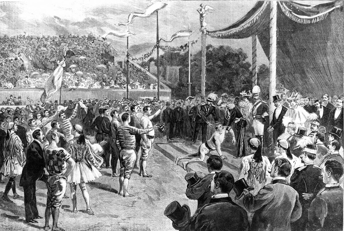 Jeux Olympiques d'Athènes, 1896. Arrivée du coureur de marathon, Spiridon Louys, en présence du roi Georges Ier de Grèce.