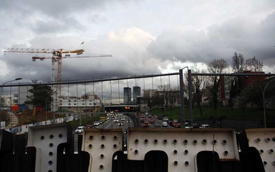 Au dessus du Périph, le Cirque Electrique