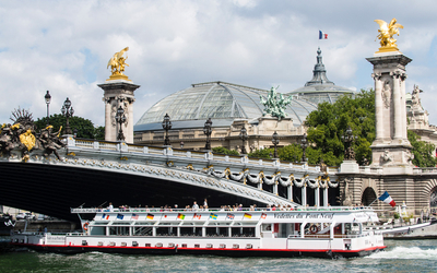 Le pont Alexandre III et le Grand Palais.