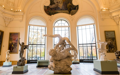 La salle des sculptures du musée du Petit Palais