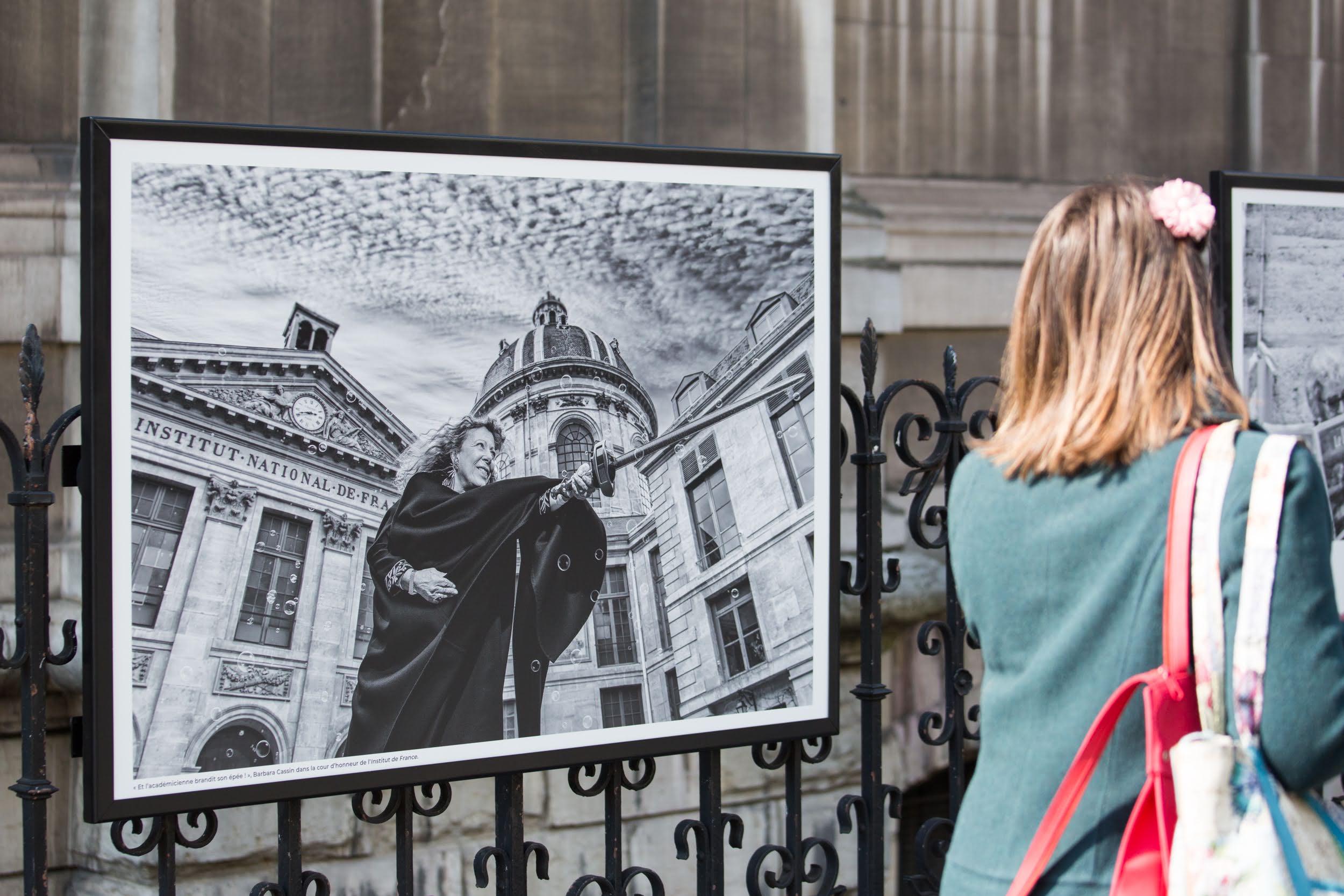 Exposition Nikos Aliagas - Grilles de l'Hôtel de Ville.