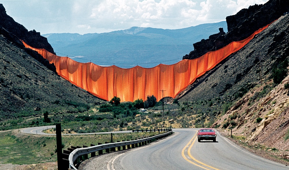Christo and Jeanne-Claude - Valley Curtain, Rifle, Colorado, 1970-72