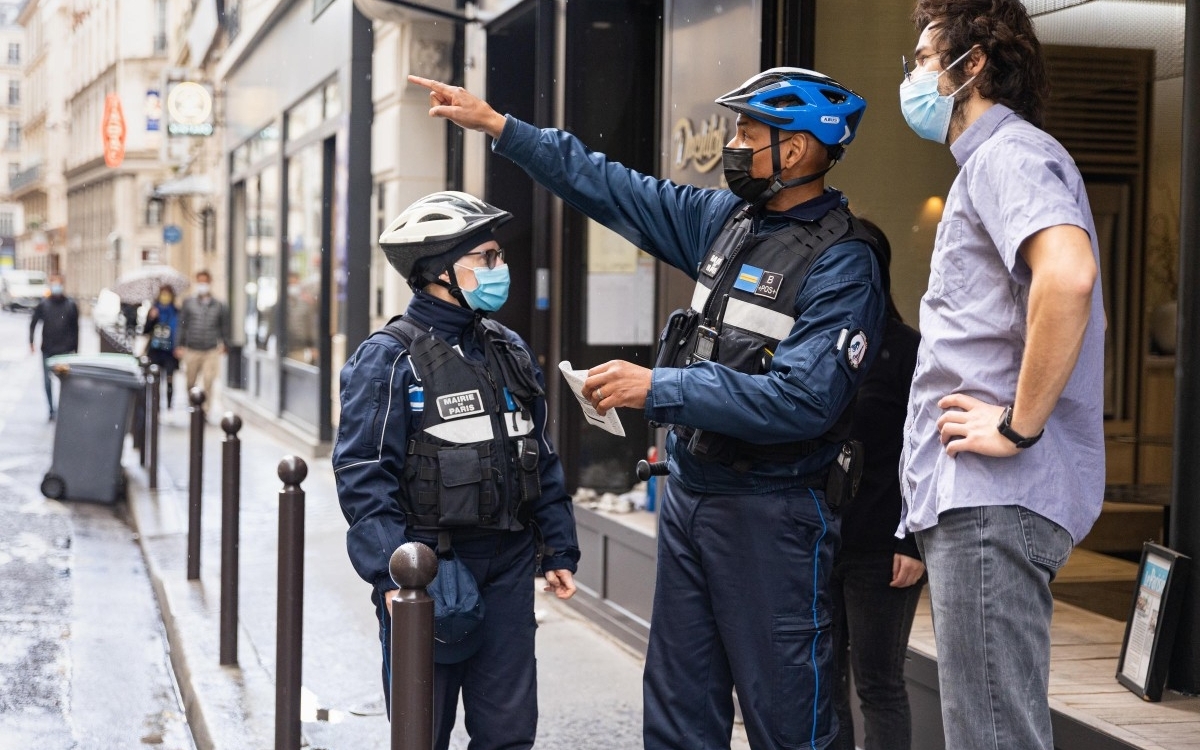 Caméras-piétons pour les policiers et gendarmes : cinq questions autour de  ce dispositif