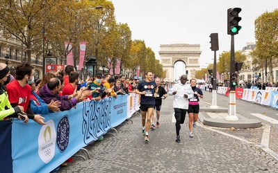 Le Kényan Eliud Kipchoge, double champion olympique du marathon, lors des 5 km organisés le 31 octobre sur les Champs-Elysées.