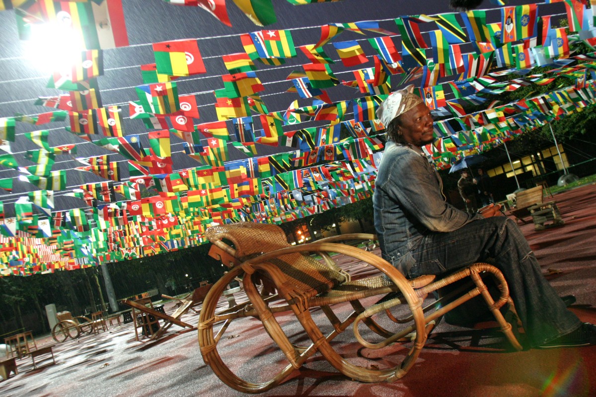 Afrodisiaque de Pascale-Marthine Tayou quartier Carpentier, Nuit Blanche 2006