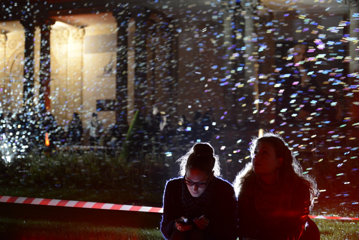 " Bubble your life" installation visuelle et sonore de Antoine et Nicolas à la Cour du musée des Archives Nationales, Nuit Blanche 2012