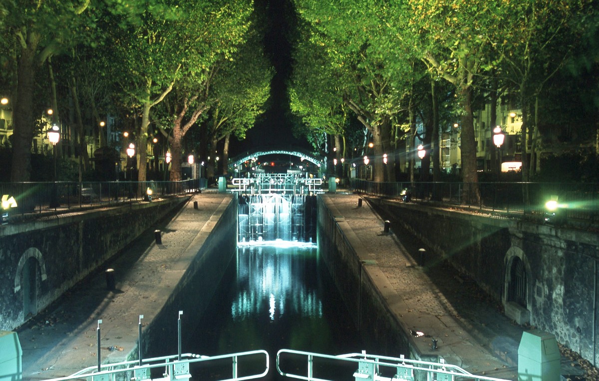 Ecluses du canal Saint-Martin pendant la Nuit Blanche 2003