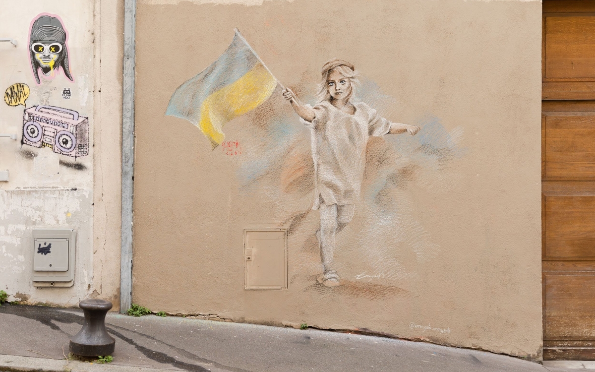 Street art en hommage à l'Ukraine oeuvres de Emyart's, rue Buot passage Sigaud