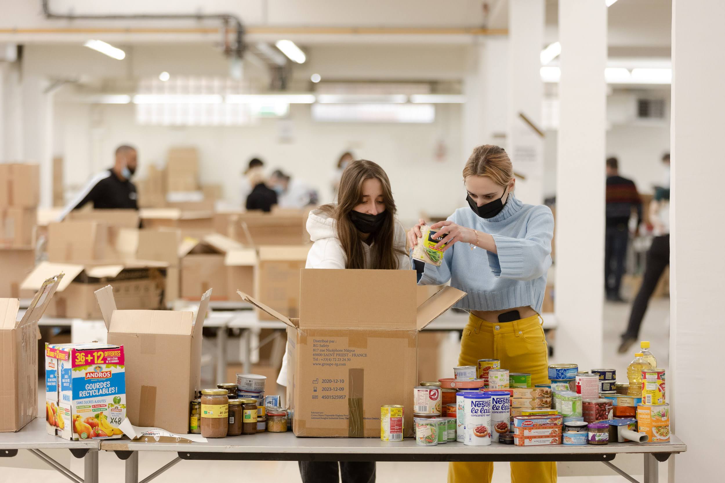 Collecte pour l'Ukraine - Tri sur la plateforme Boulevard Ney
