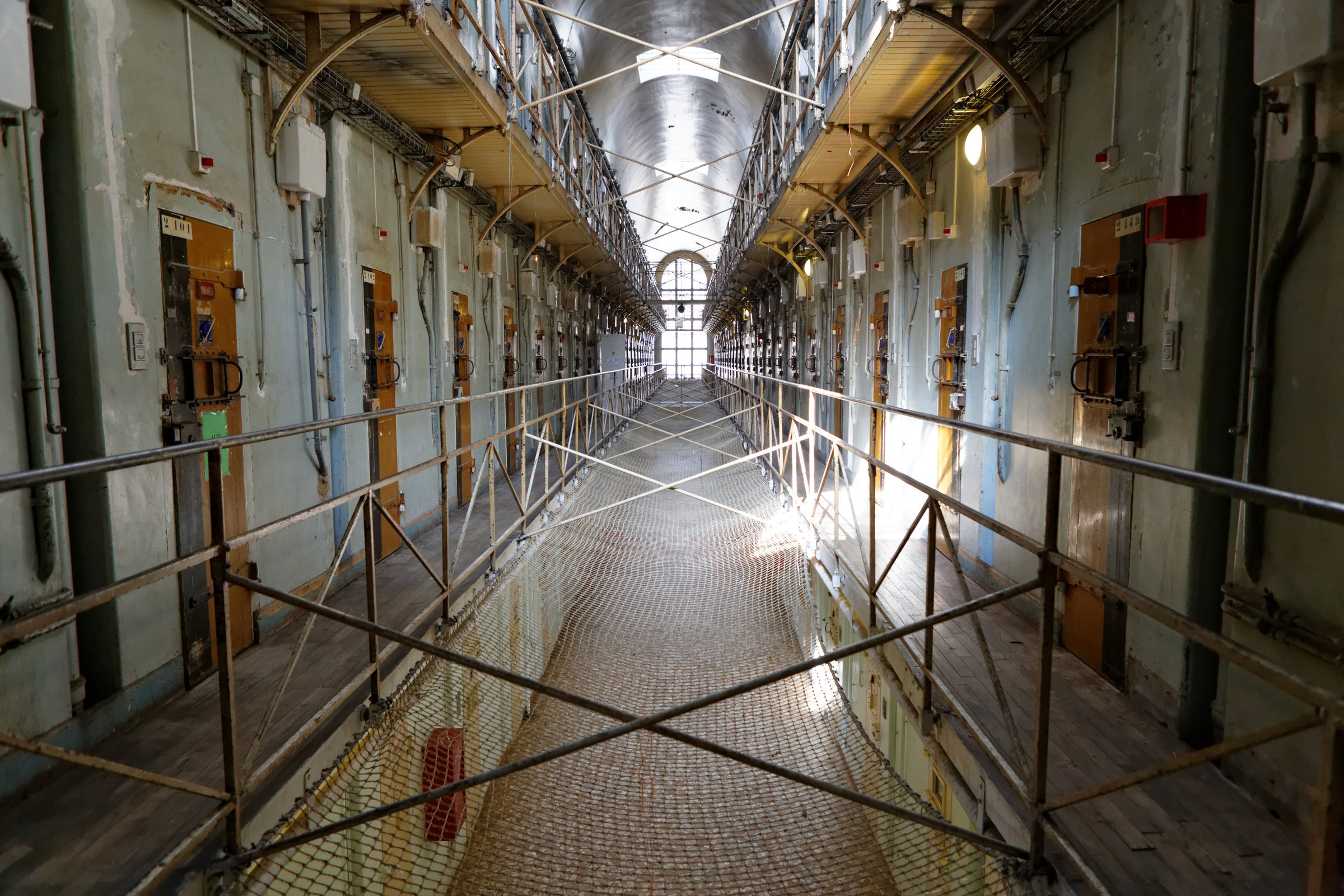 Les couloirs de la prison de la Santé, avant sa rénovation, en 2014.