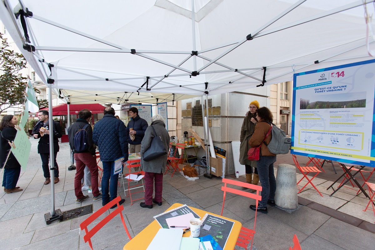 une-for-t-urbaine-se-dessine-place-de-catalogne-ville-de-paris