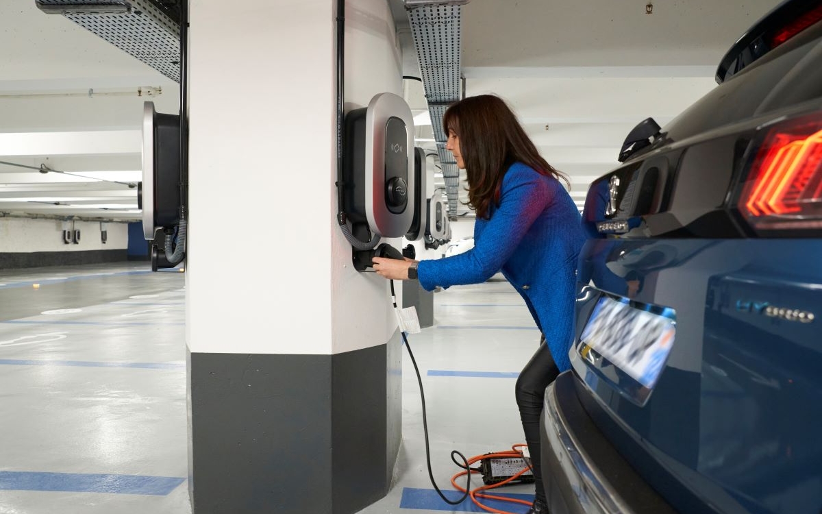 Bornes de recharge d'une voiture électrique : de nouvelles bornes sur  Paris, carte, prix Les infos