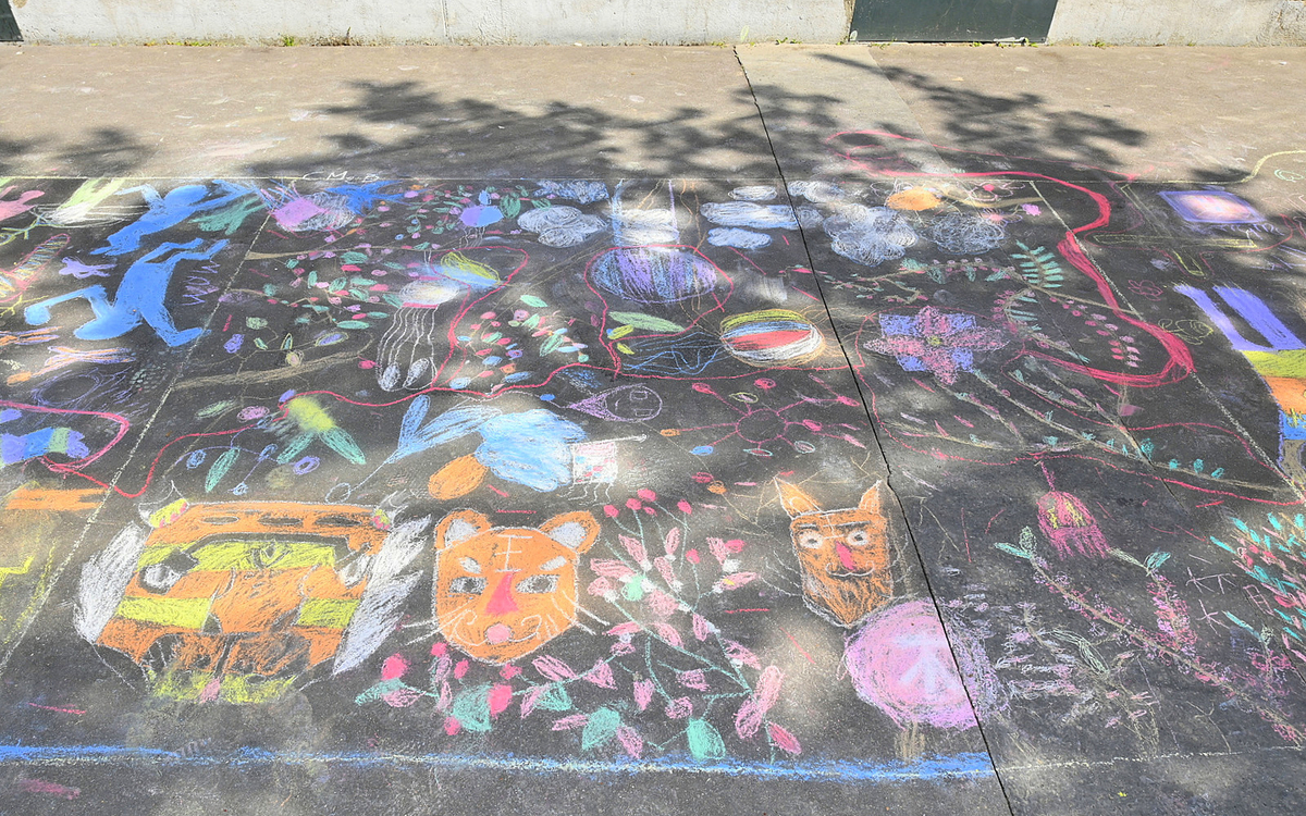 JAP 2022 Oeuvre collective monumentale à la craie école Emile Levassor 13e