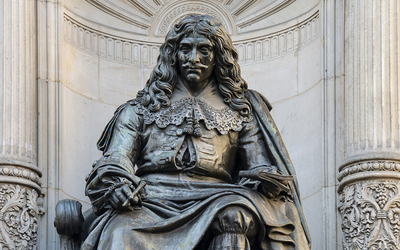La fontaine Molière est une fontaine située dans le 1er arrondissement de Paris sur la place Mireille à l'angle de la rue Molière et la rue de Richelieu.