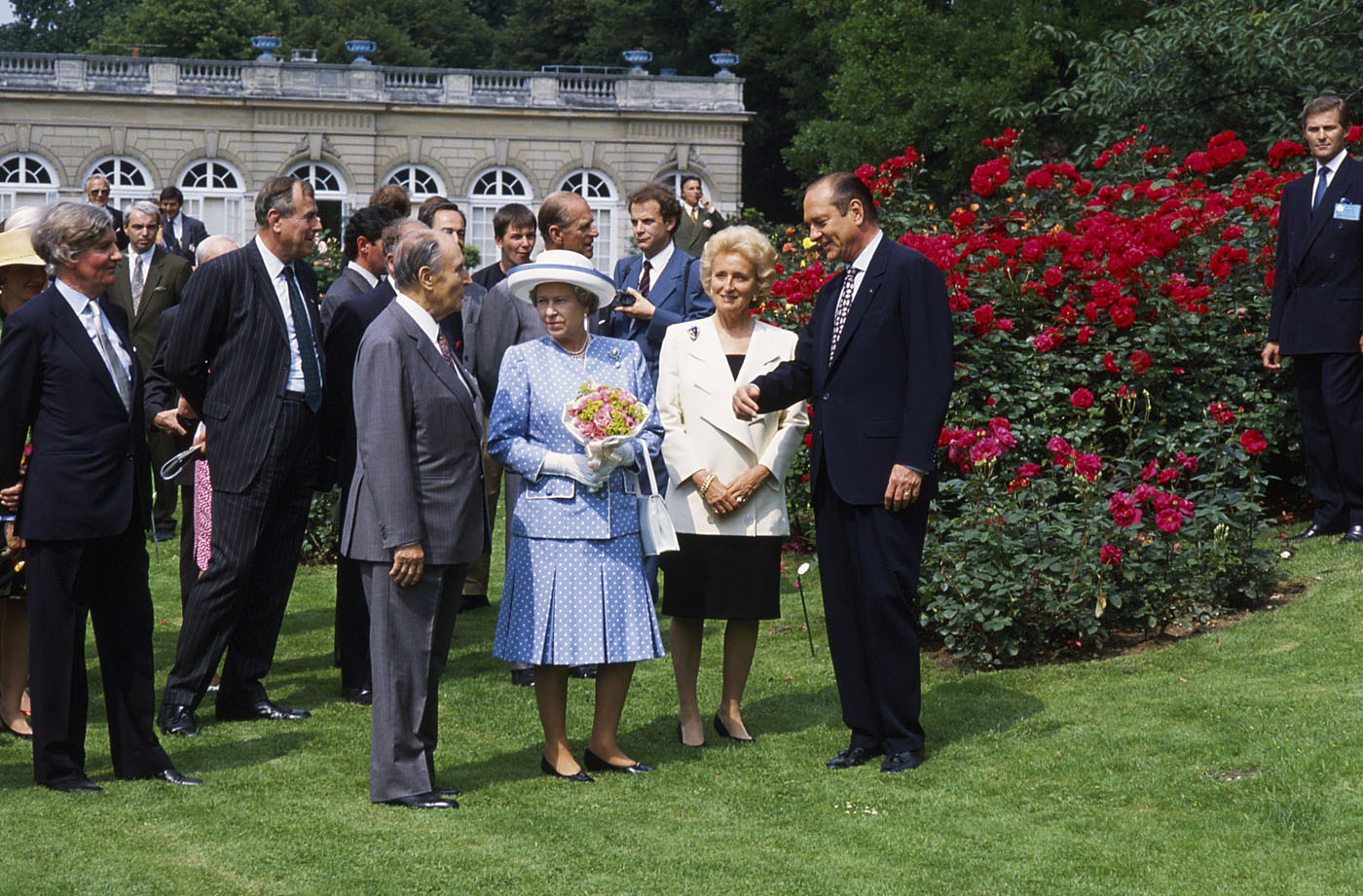 Visite du parc de Bagatelle avec la reine d'Angleterre  diapo archivée aux Archives de Paris