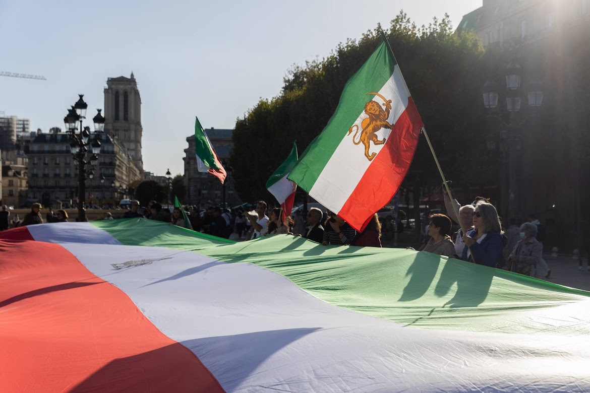 Rassemblement de soutien aux Iraniennes devant l'Hôtel de Ville le 6 octobre 2022