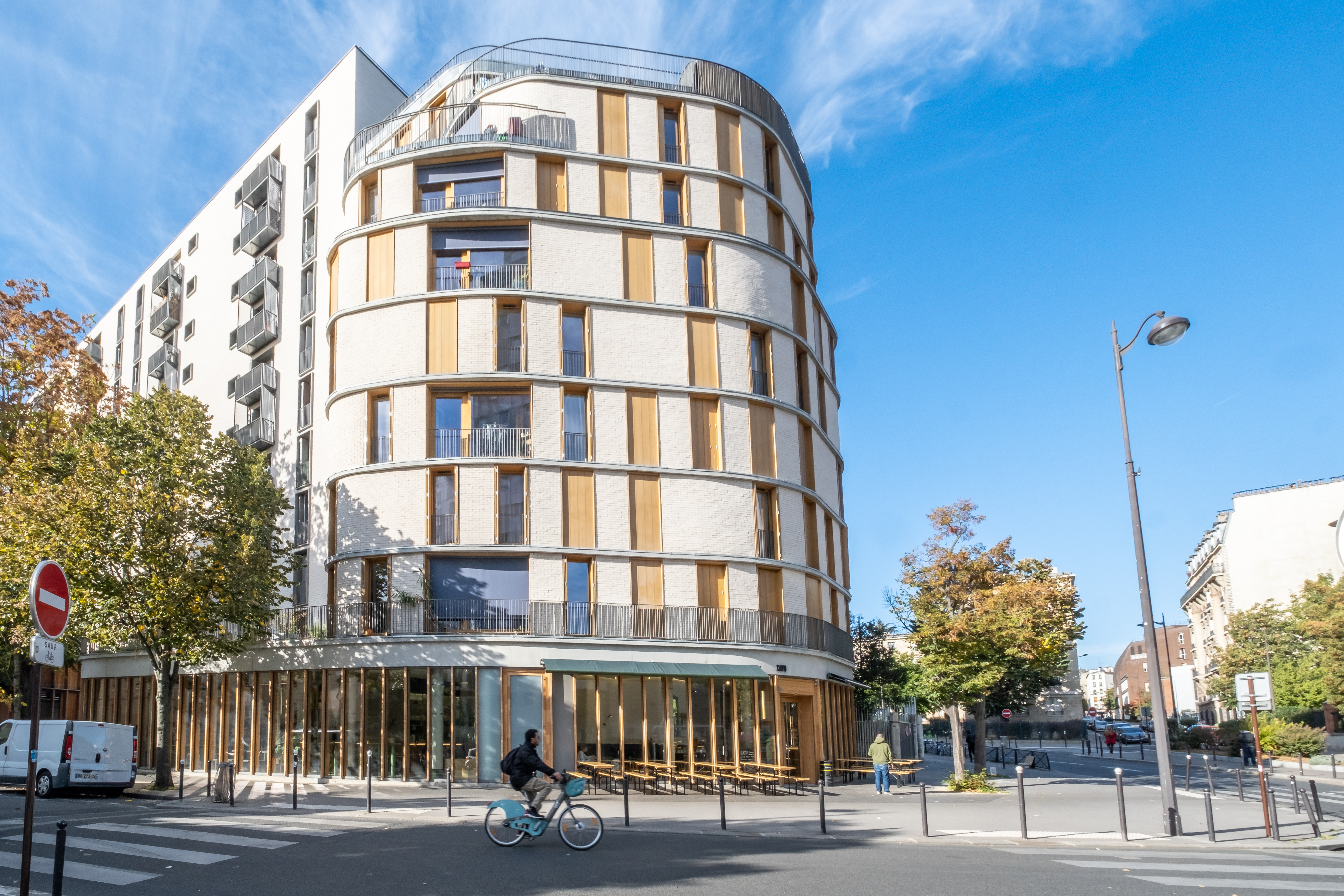 Réhabilitation de 160 logements, construction de locaux d'activités rue du Chevaleret