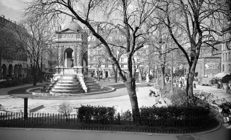Photo de la fontaine des Innocents en 1947