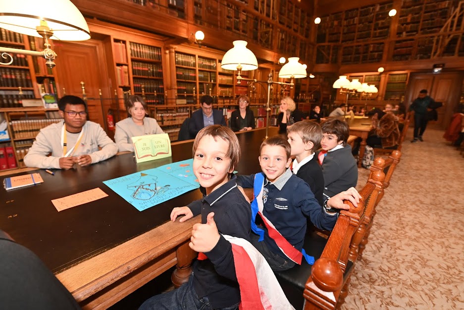 Enfants à la bibliothèque de l'Hôtel de Ville
