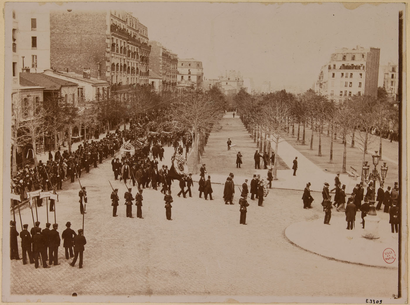 Cortège funéraire de Louis Pasteur (1822-1895), chimiste et biologiste français. Paris, 28 septembre 1895. Tirage au gélatino-chlorure. Photographie d'Albert Brichaut. Paris, musée Carnavalet.