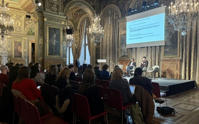 Réunion de présentation aux responsables des incubateurs dans le Salon des Arcades.