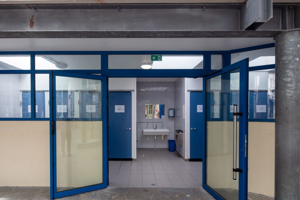 Façade des sanitaires après travaux- Collège Yvonne le Tac (18e)