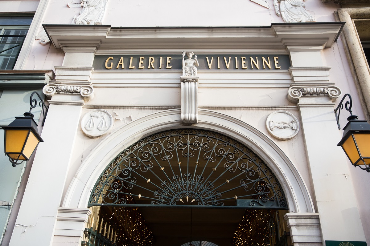 Passage couvert, entrée de la galerie Vivienne, au 6, rue Vivienne (2e)